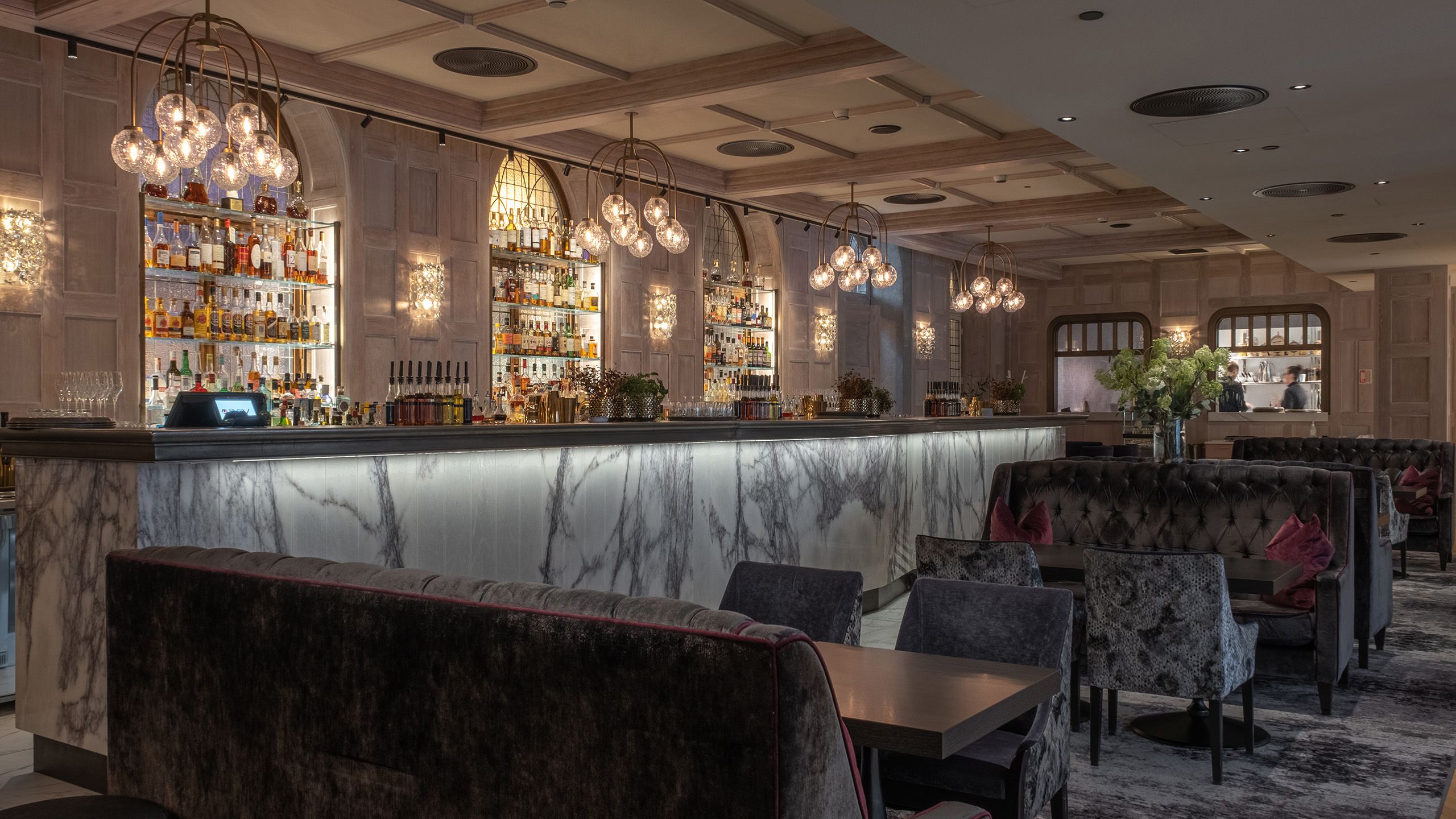 BRITANNIA BAR Stokkan Lys