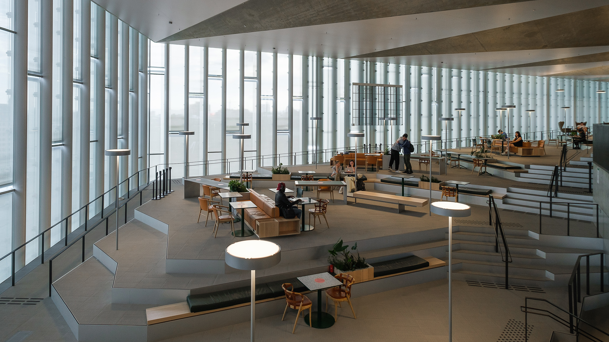 Lysdesign i Deichmanske hovedbiblotek i Oslo.