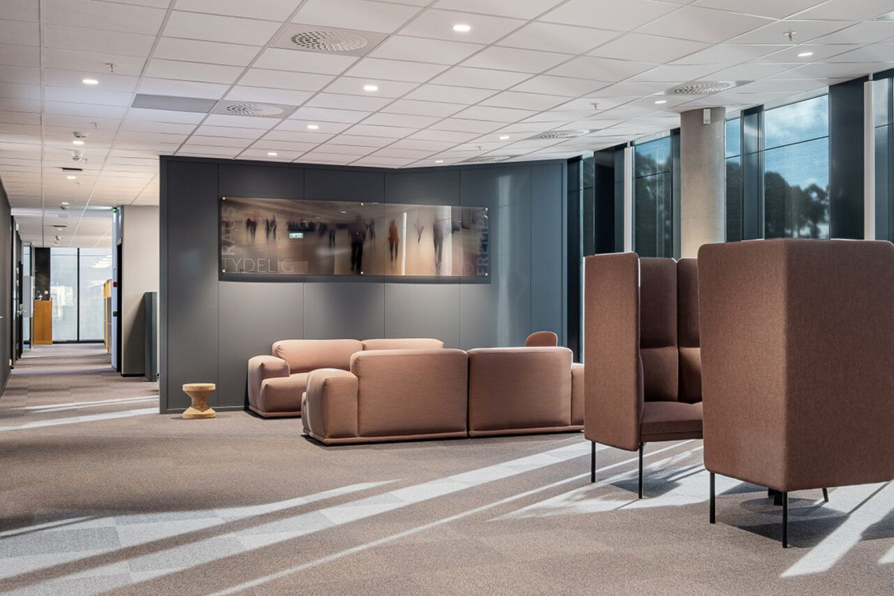 Deownlights i et hvitt tak i Ranheimsveien 9