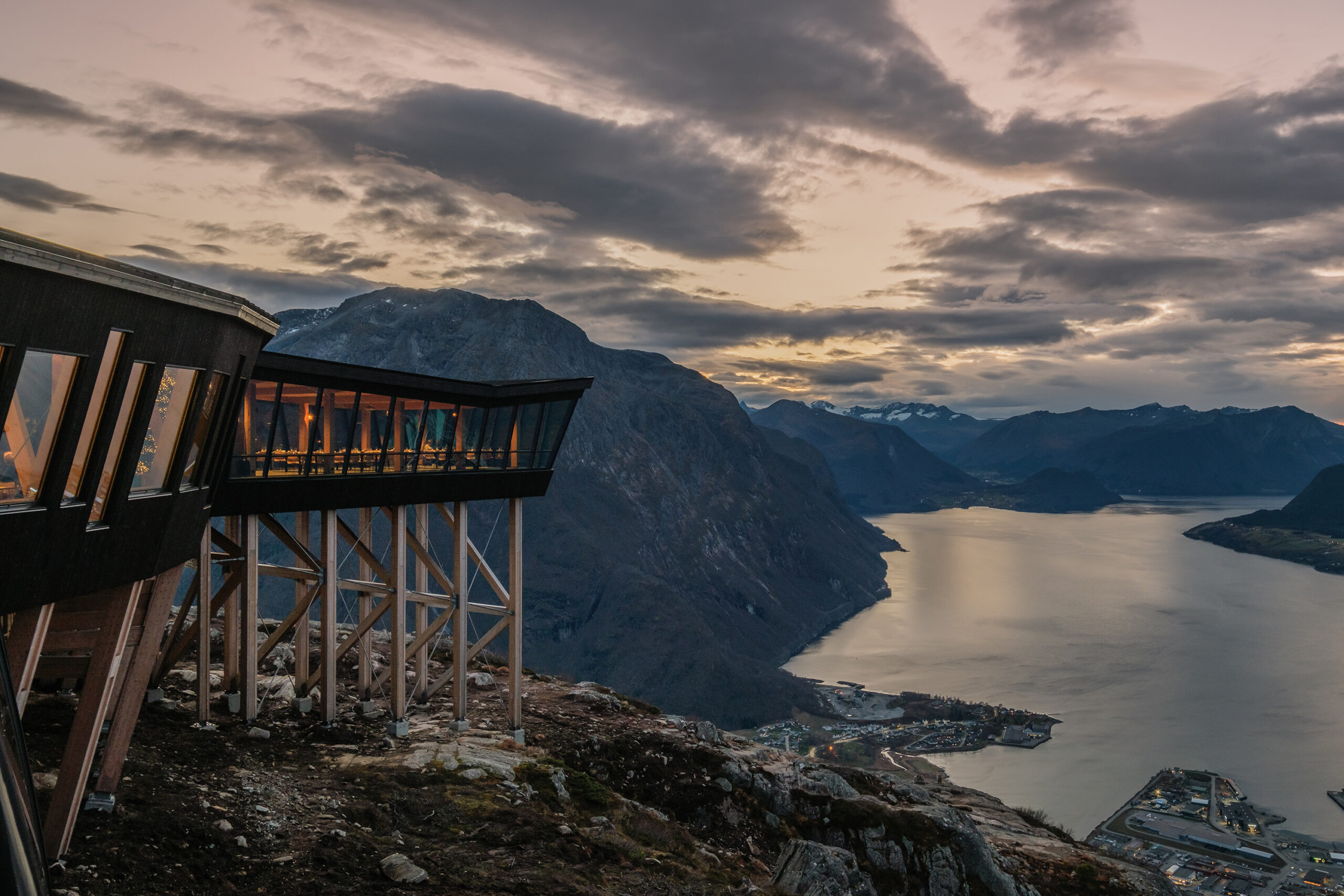 Romsdalsgondolen sett utenfra.