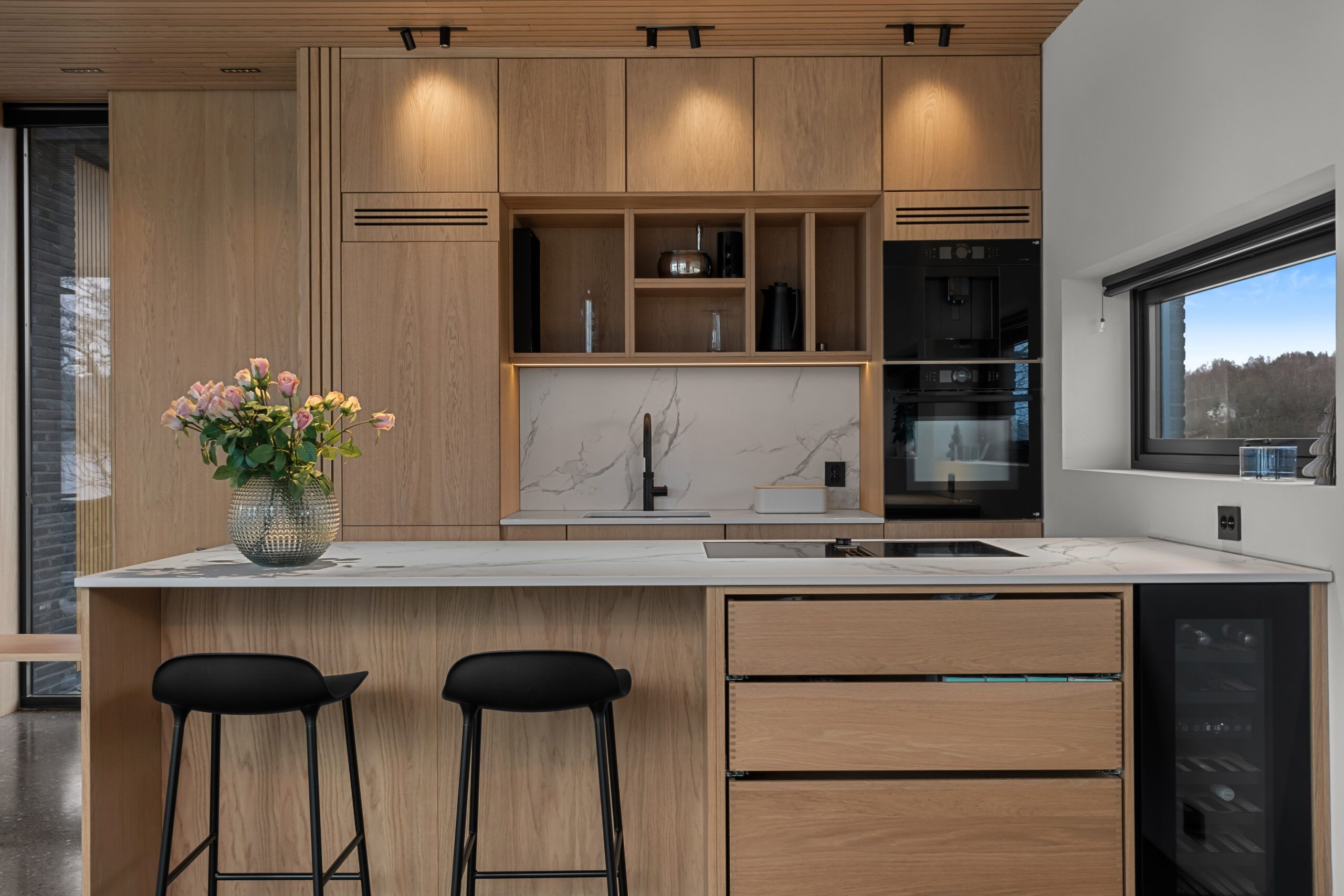 Belysning i kjøkken i hytte ved Borgenfjorden.