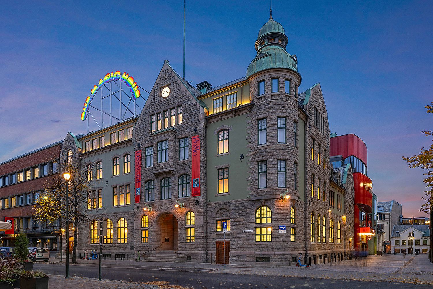 Fasade til PoMo kunstmuseum i kulturkvartalet i Trondheim Fasade til PoMo kunstmuseum i kulturkvartalet i Trondheim