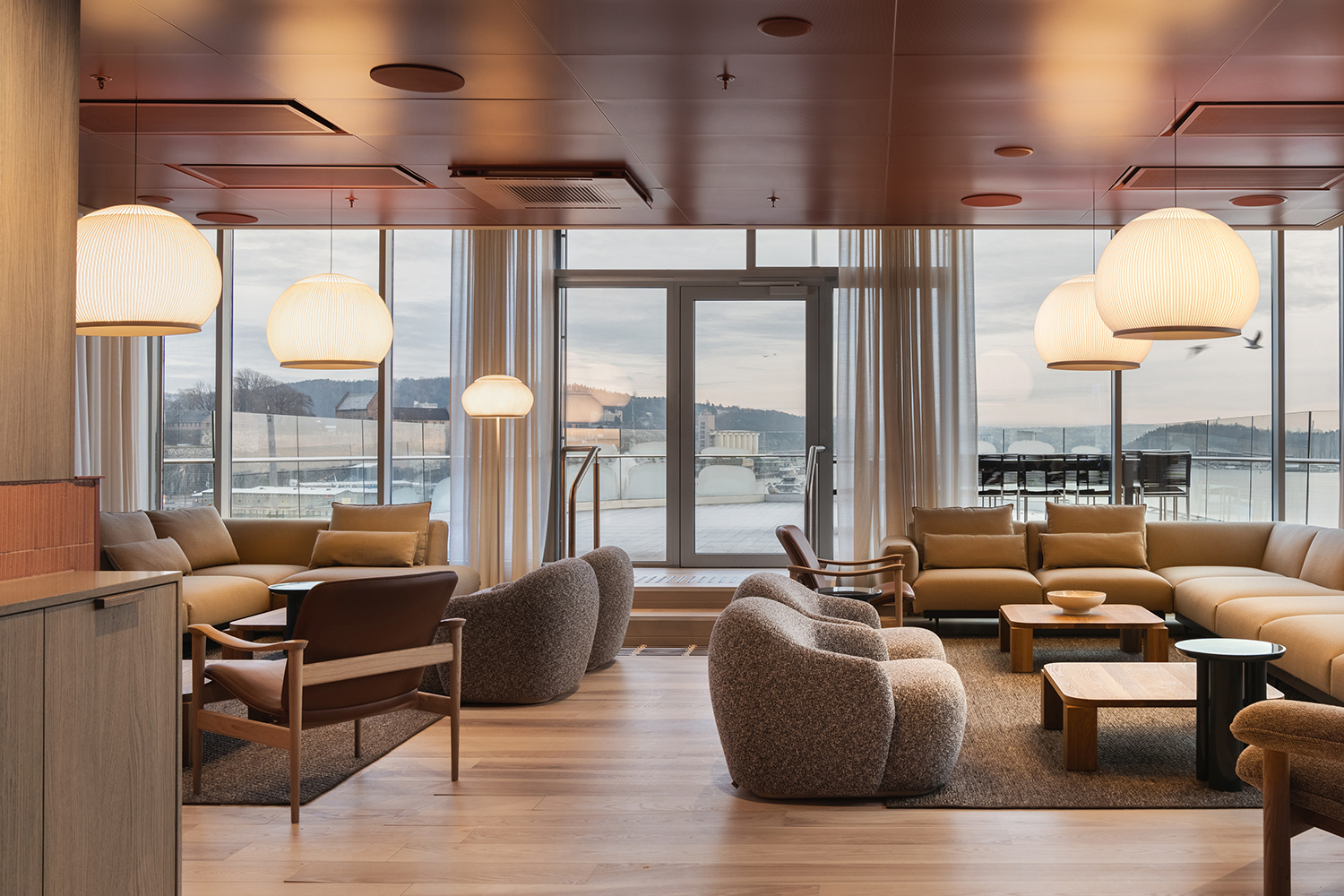 Knit pendler i taket hos DLA Piper sitt hovedkontor.