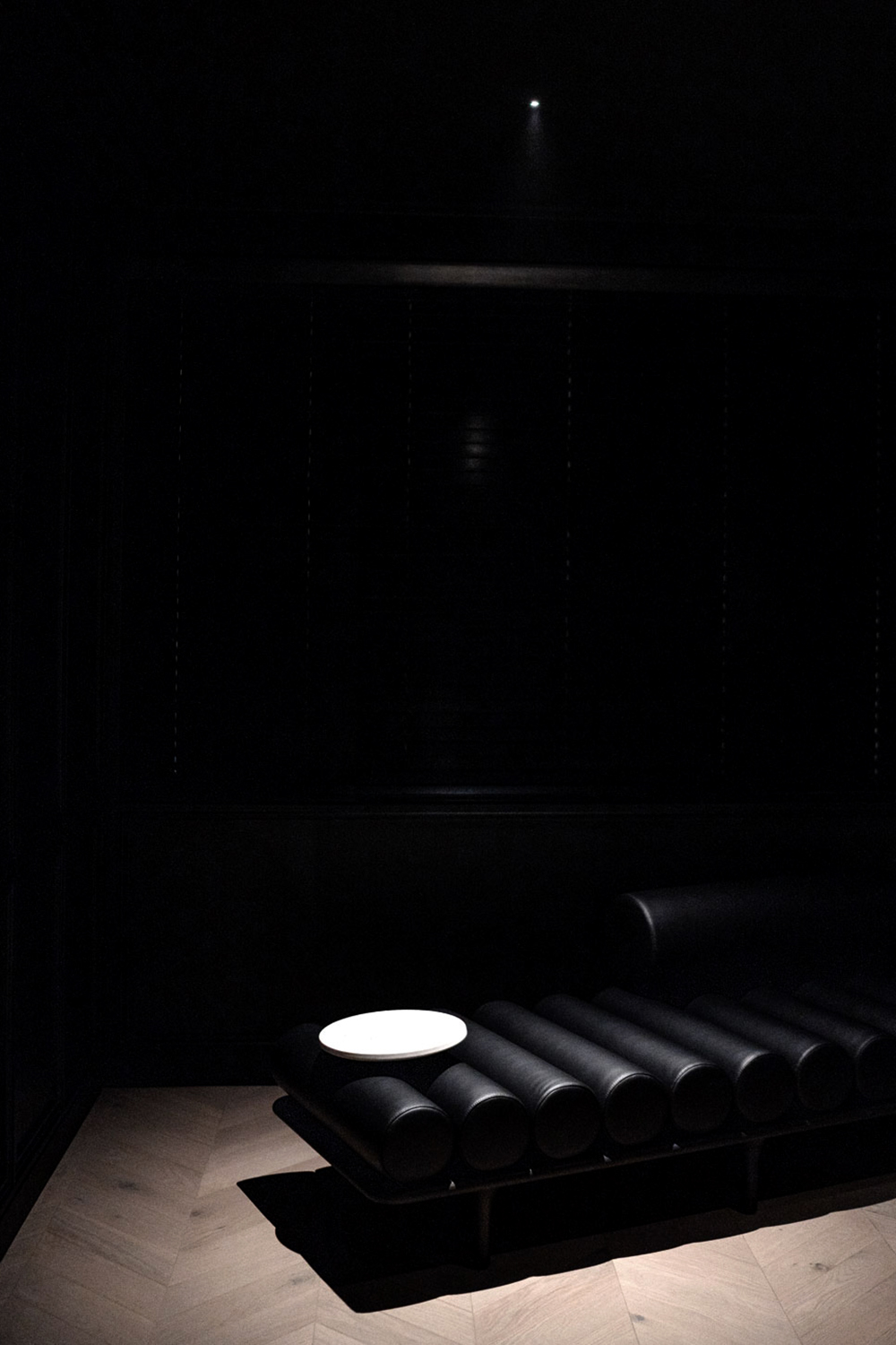 Innfelt Nime downlight i et sort.