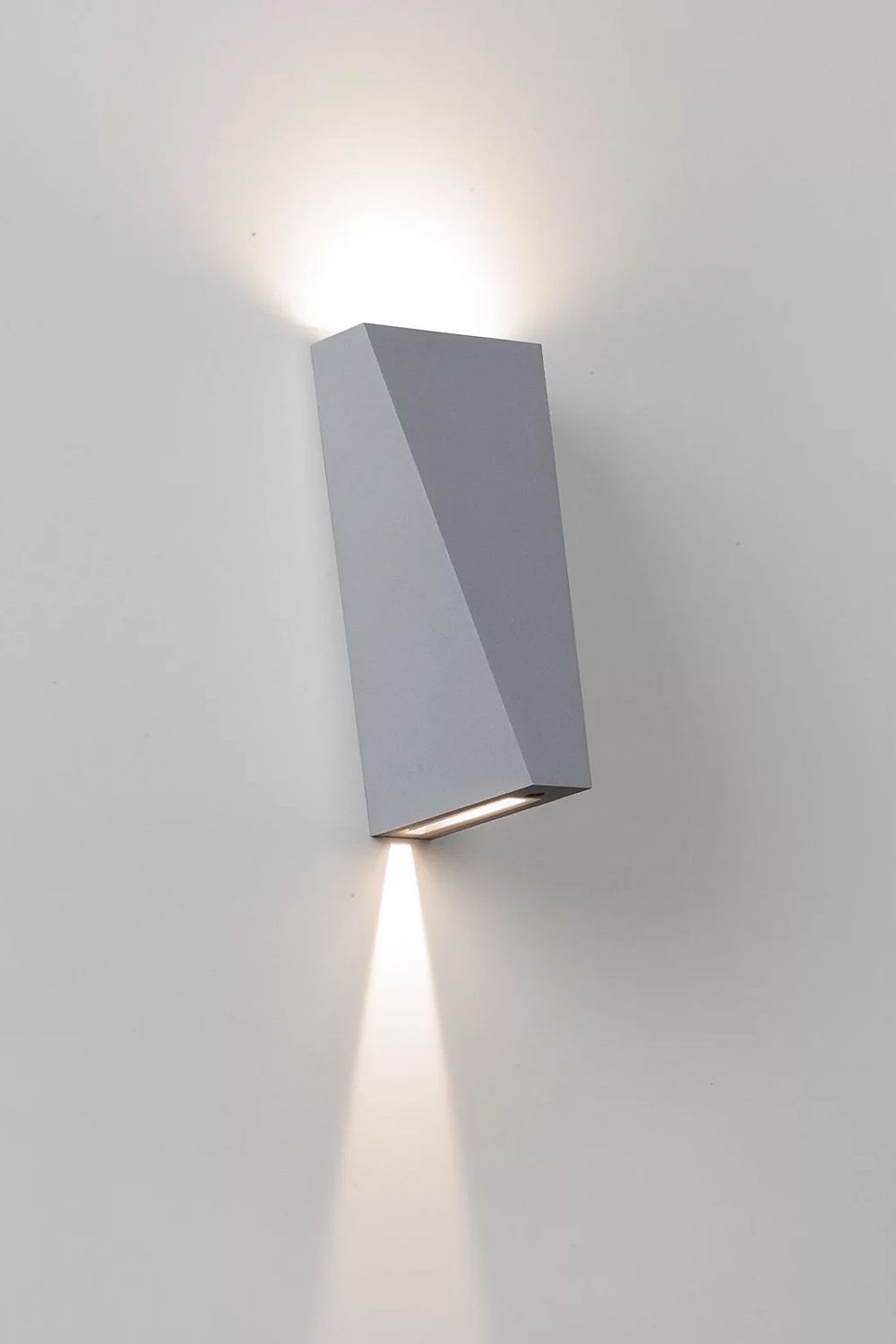 Topix L vegglampe fra Deltalight.