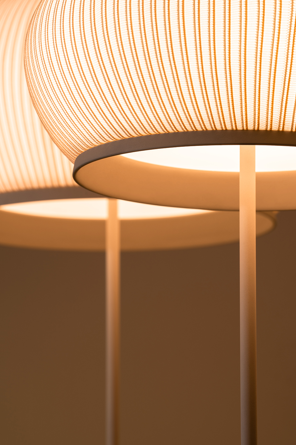 Høy Knit gulvlampe fra Vibia