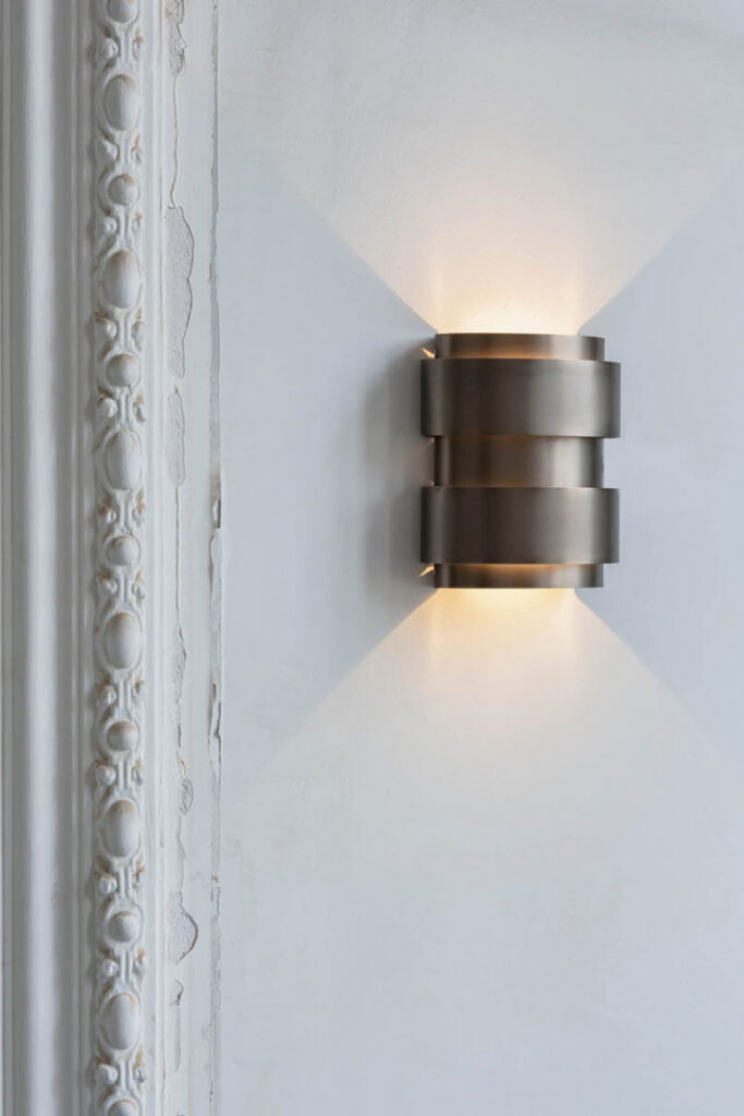 Band-og vegglampe fra Deltalight
