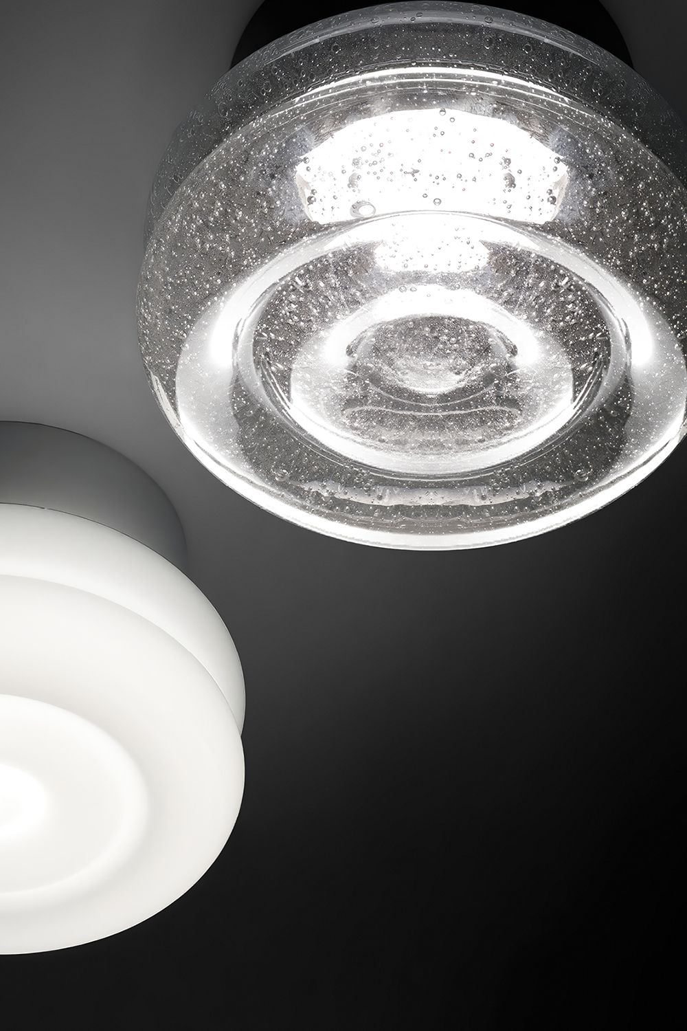 Blank armatur fra Linea Light i et tak.