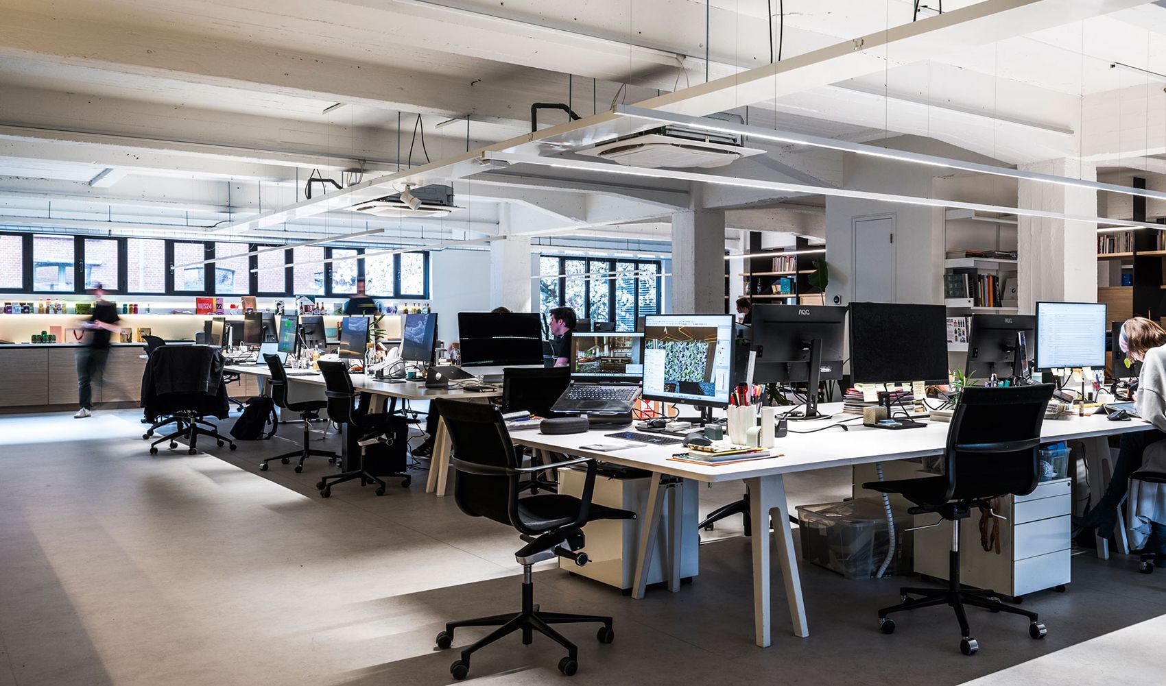 Inform pendler fra Deltalight over arbeidsstasjoner.