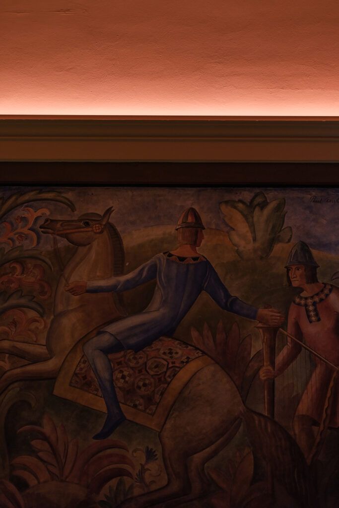 Inndirekte opplys på ev vegg i Løvenskjold Theater.