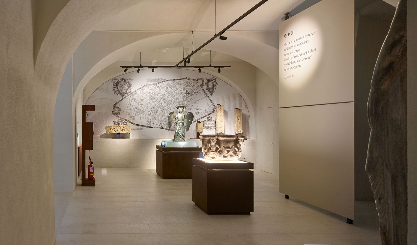 SPY CLIP 52 fra Deltalight i et showroom.