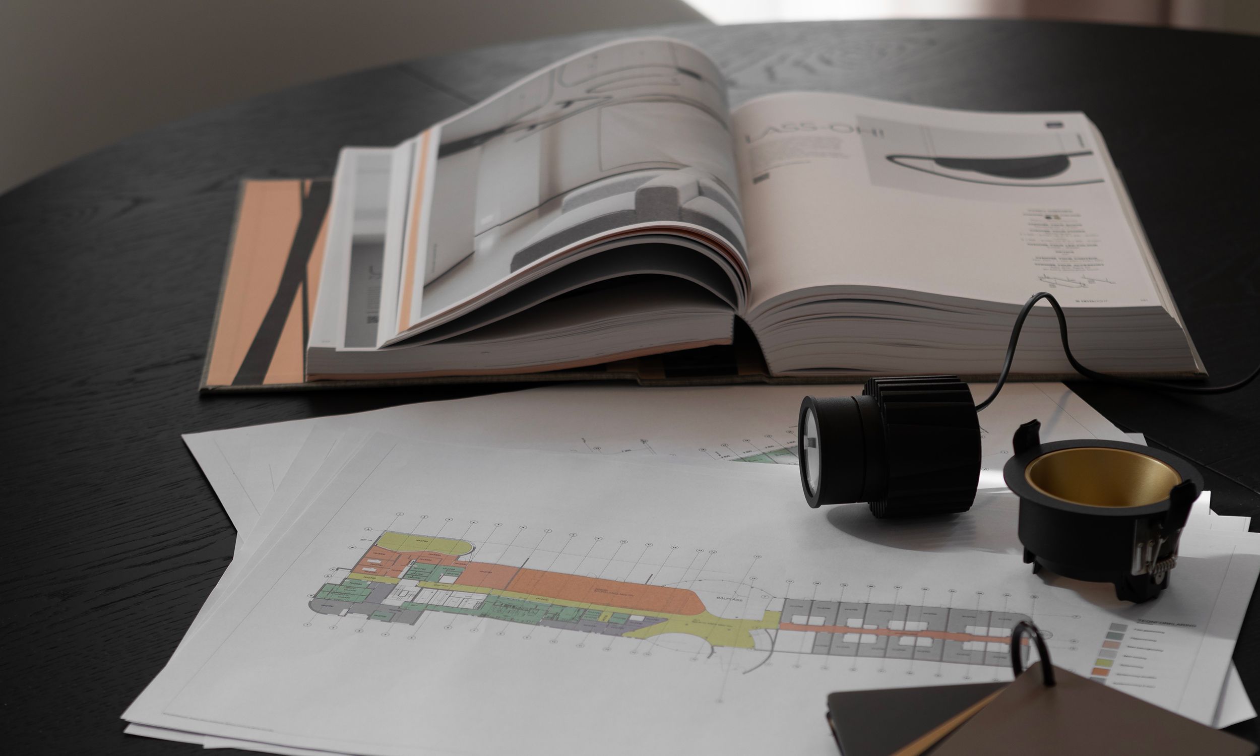 Utstyr fra Stokkan Lys for lysdesign og prosjektering.