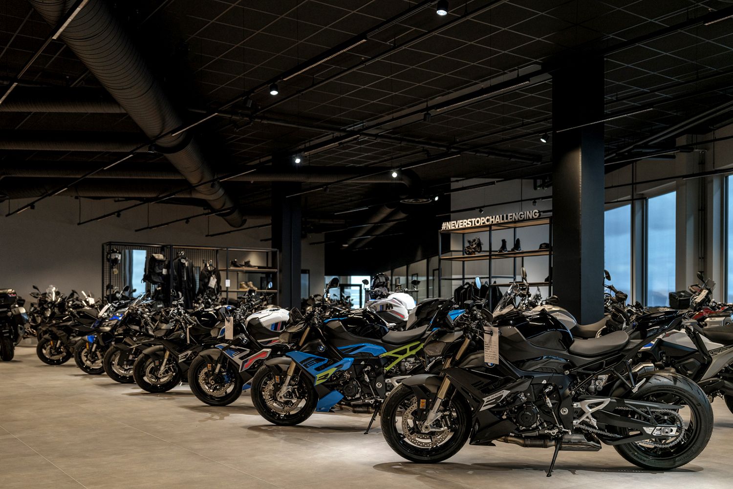 Mange motorsykler på rekke og rad hos MCO Vollebekk.