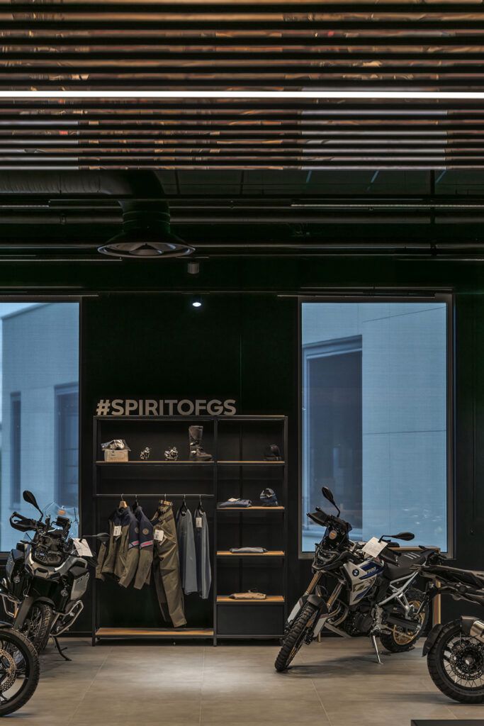 Belyste motorsykler.