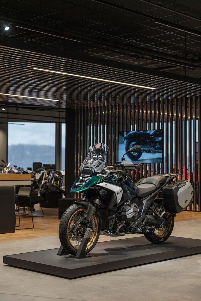 Ledlister i taket hos MCO Vollebekk.