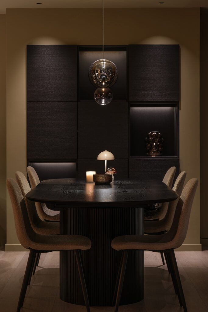 Belysning ved en spisestue i bolig i Olderdalen.