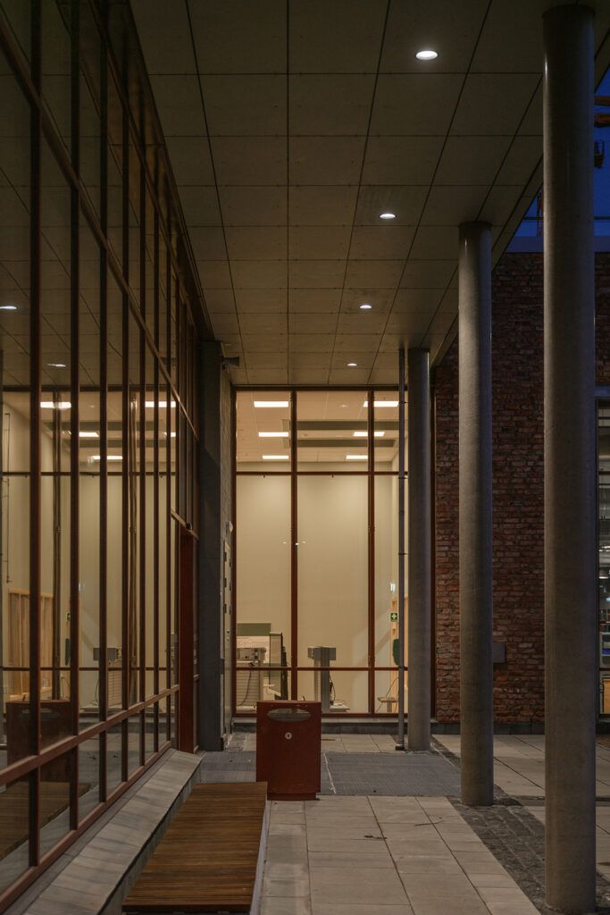 Utendørs downlights utendørs på Cissi Klein VGS i Trondheim.