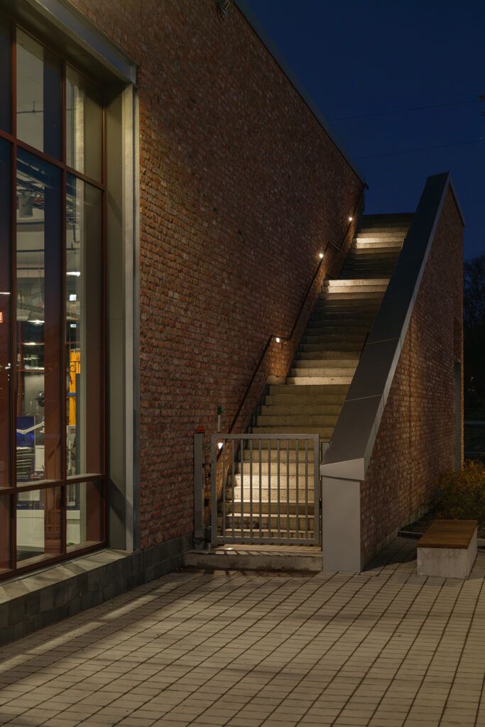 Belysning av trappetrinn utendørs.