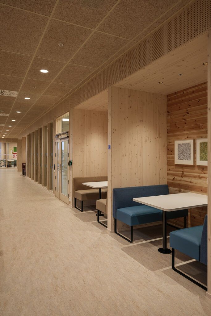 Inne i Cissi Klein VGS i Trondheim