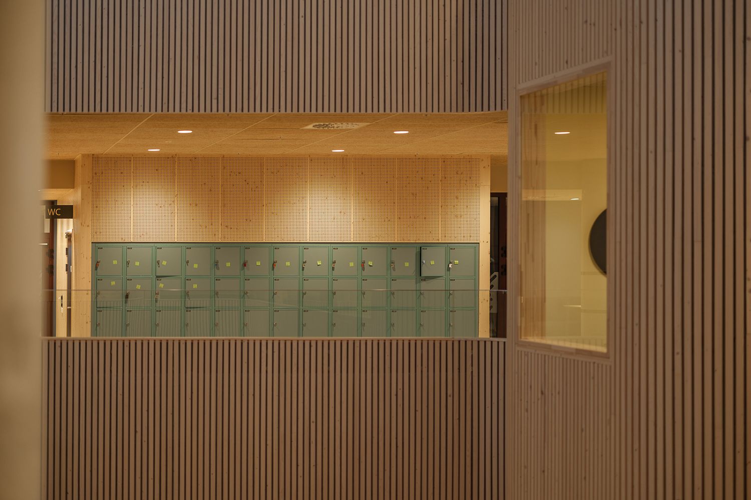 Downlights over felles skap i Cissy Klein VGS i Trondheim.