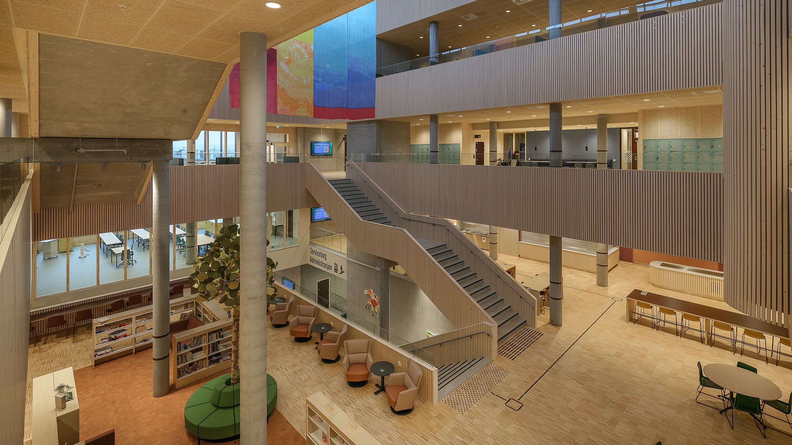 Lysdesign i Cissi Klein VGS i Trondheim.