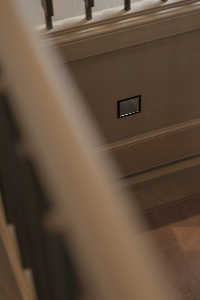 Innfelt belysning i en trappegang.