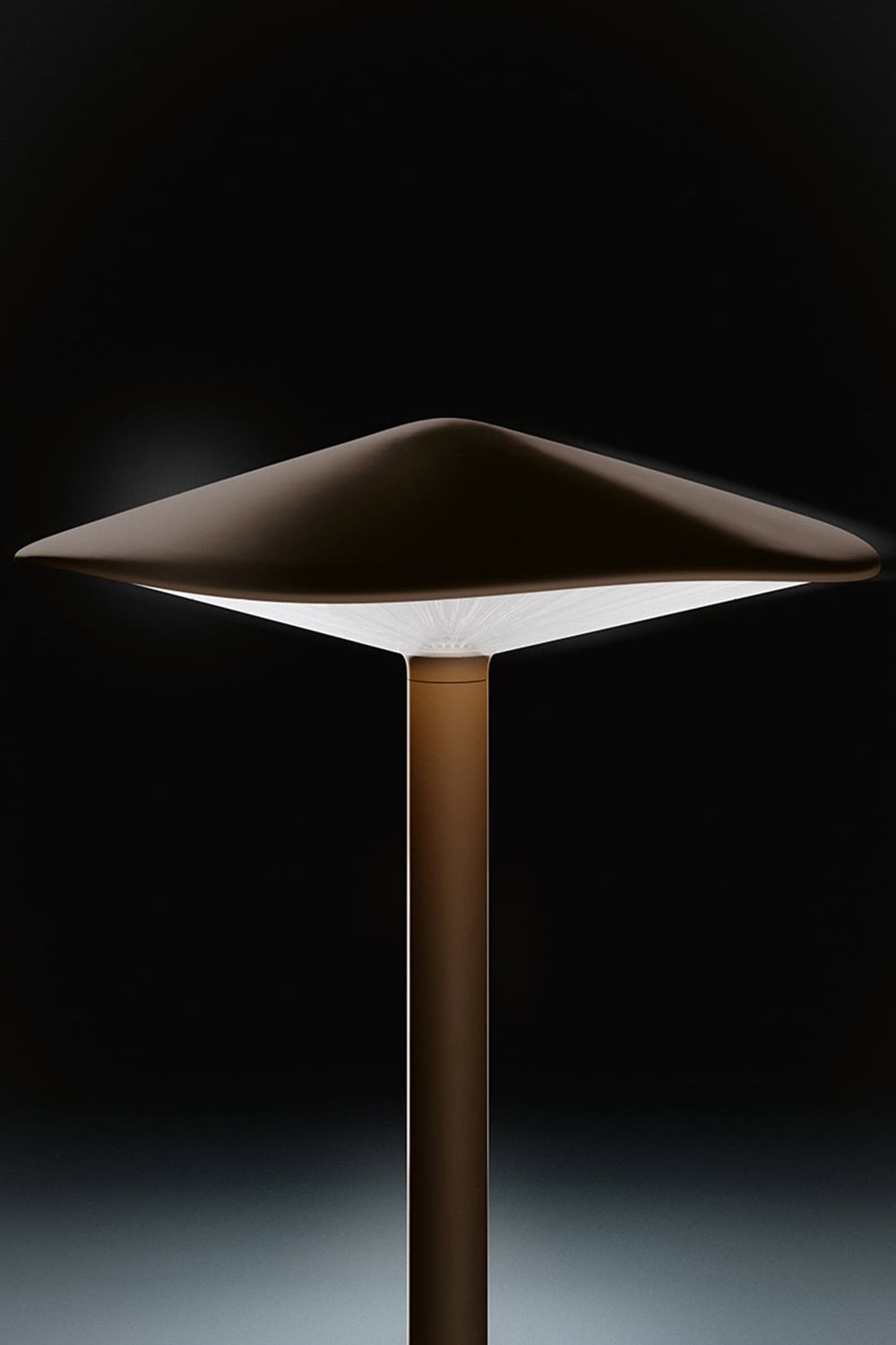 Kinna utelampe fra Lodes.