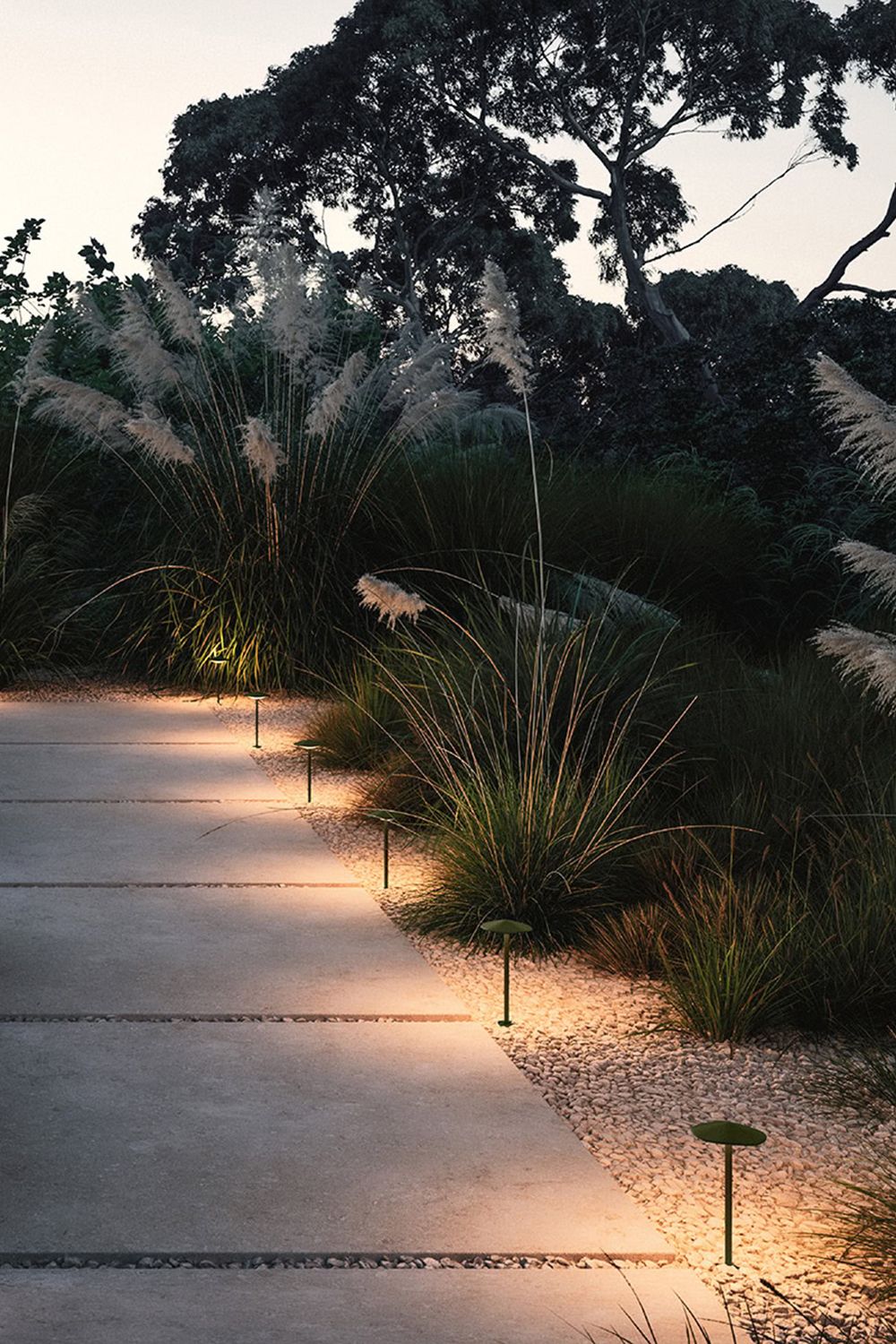 Kinno utelamper fra Lodes ute i et miljø.