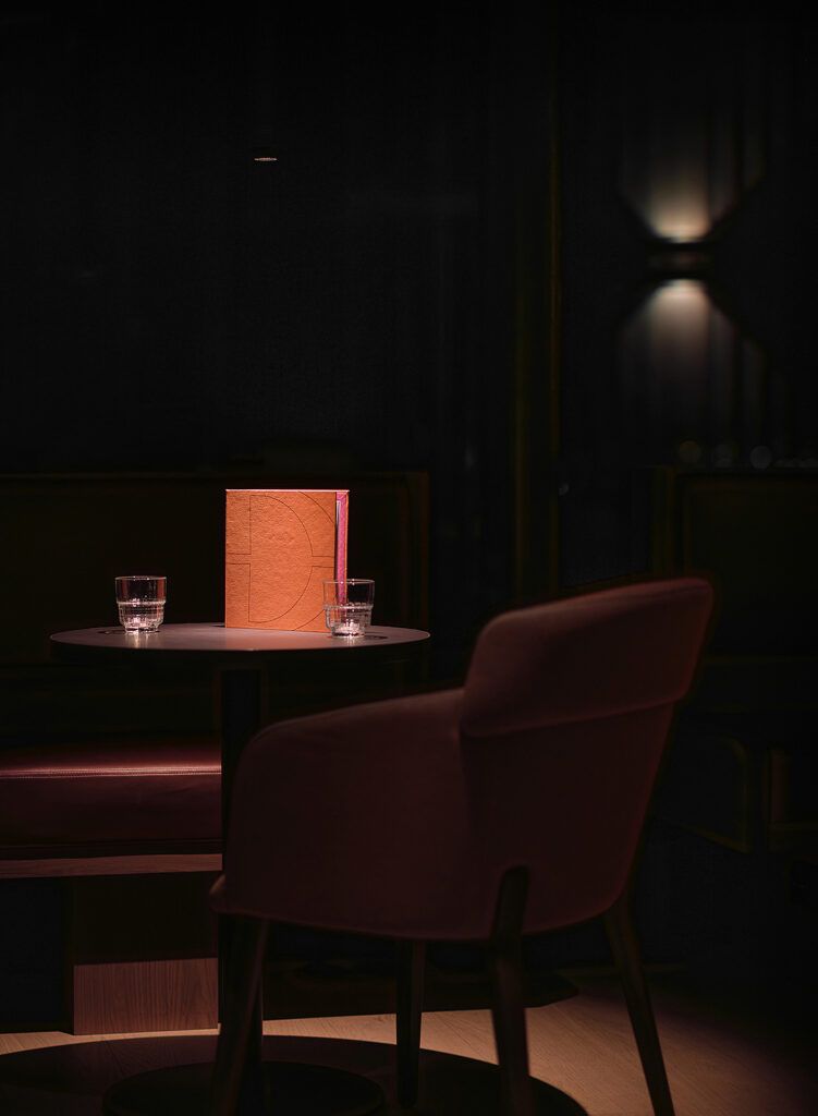 Belysning inne i Kombo restaurant i Trondheim.