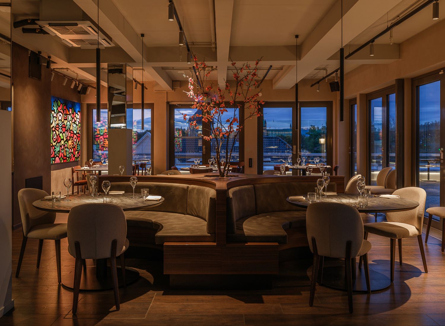 Belysning av sittegrupper i Kombo Trondheim.