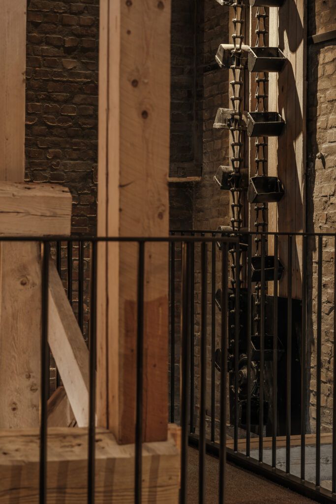 Detaljer på vegg i Kalkmølla Kulturstasjon