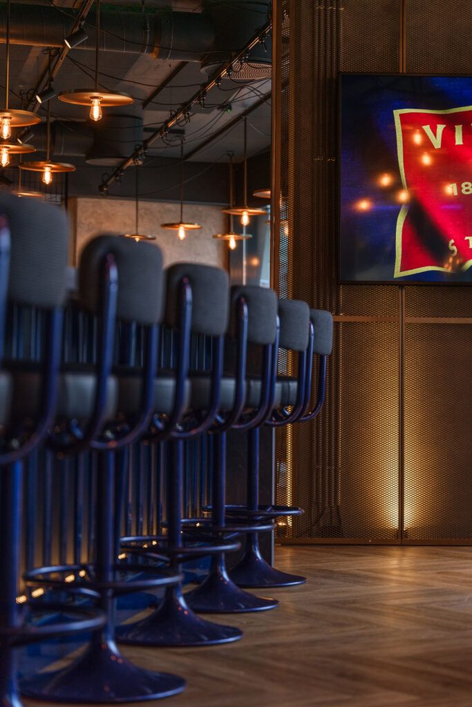 Belyste områder i Viking Pub i Jattåvågen.