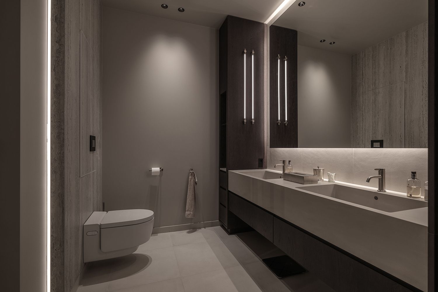 Ulik type belysning i et baderom.