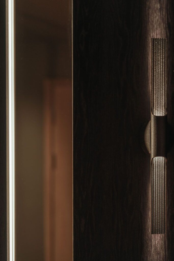 Nærbilde av belysning på vegg.