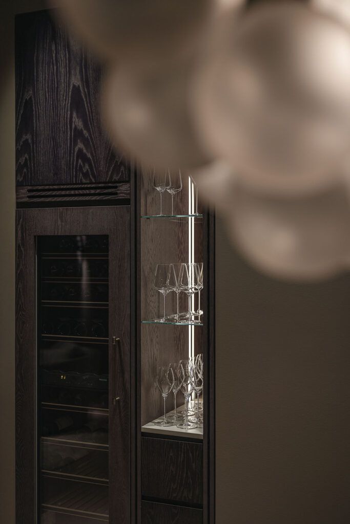 Belysning i vitrineskap.