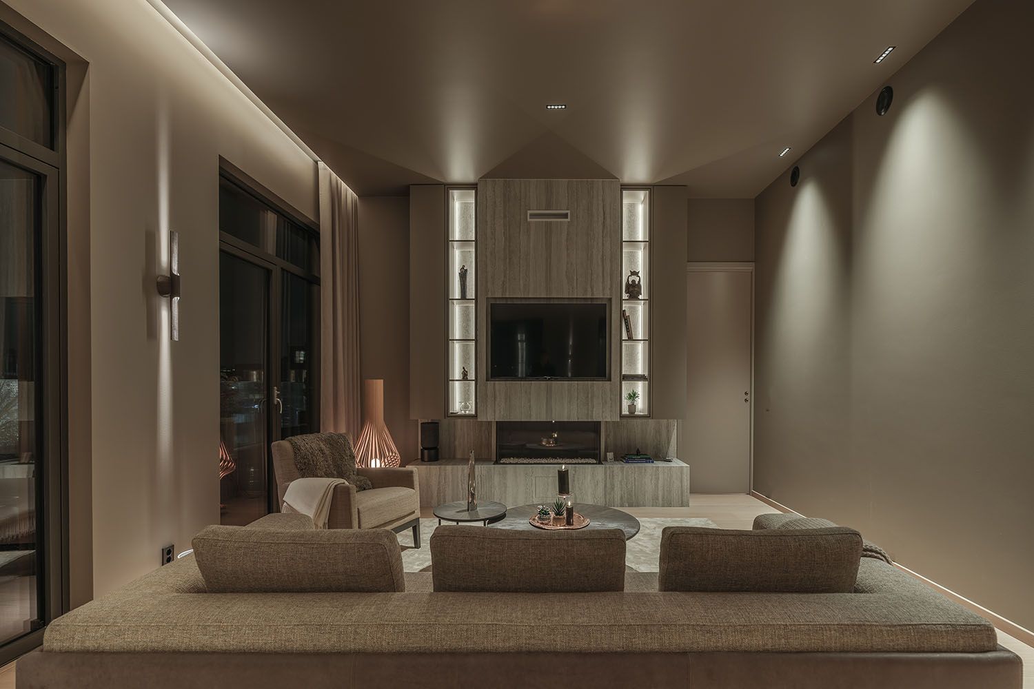 Lysdesign i stue i Bykronen i Stavanger.