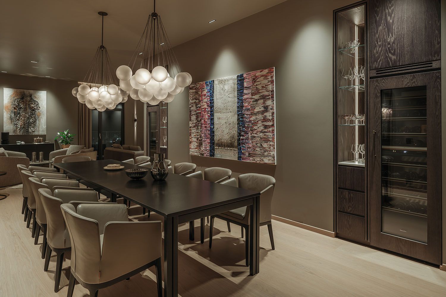 Flott lysdesign av stue i bolig i Bykronen i Stavanger