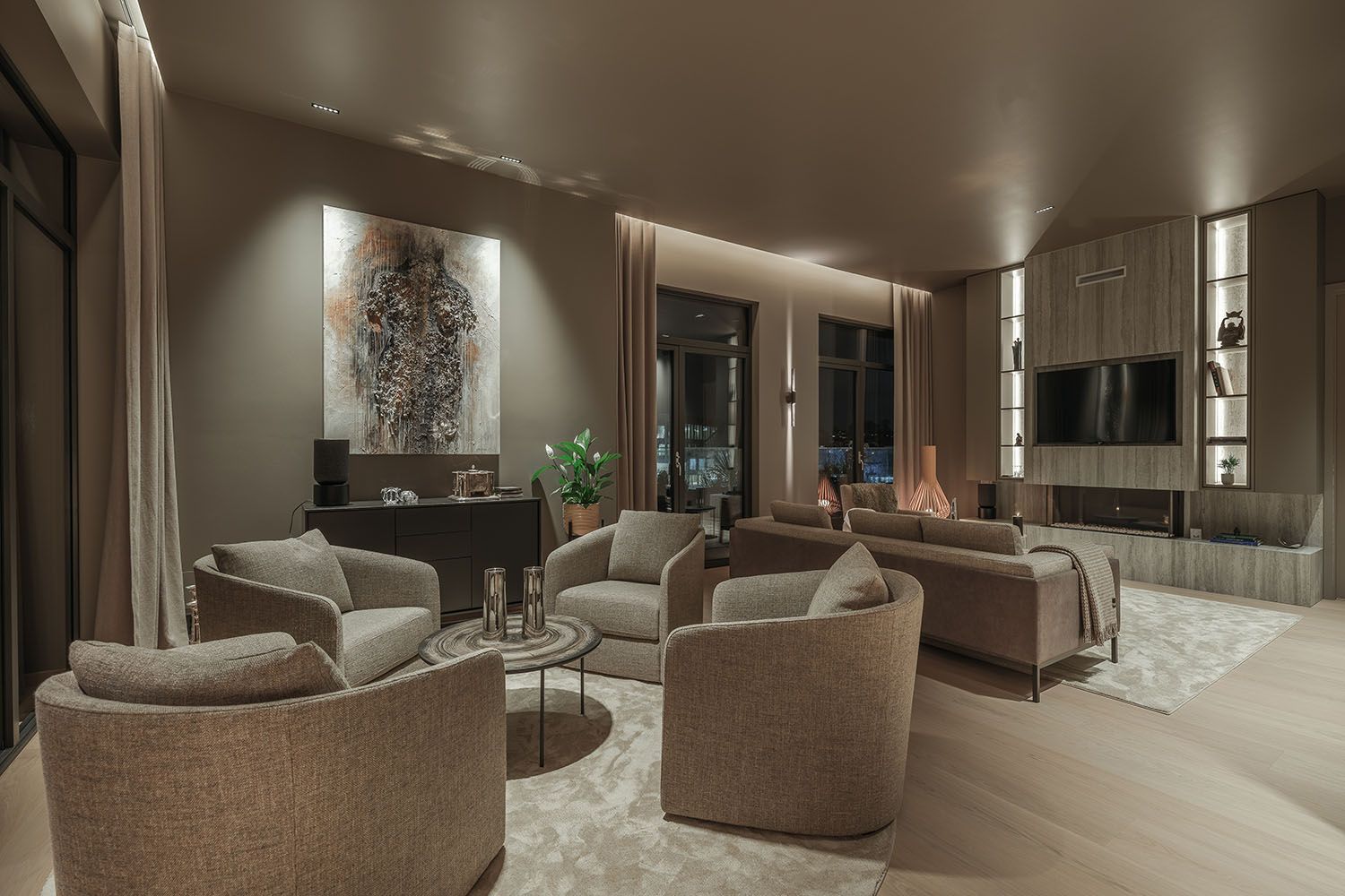 Belysning rundt sofagruppe i en stue.