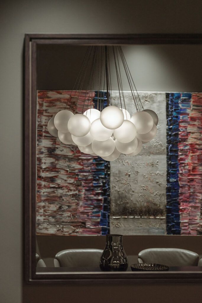 Dekorativ pendel med frostet glass.