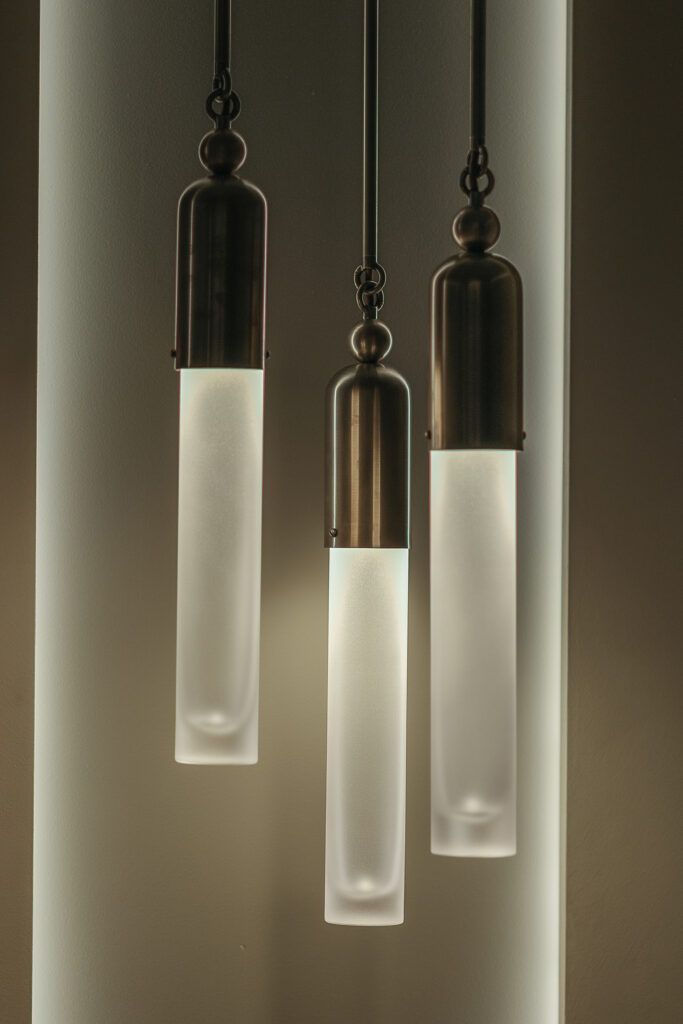 Nærbilde av dekorative pendler i bolig på Hinna i Stavanger.