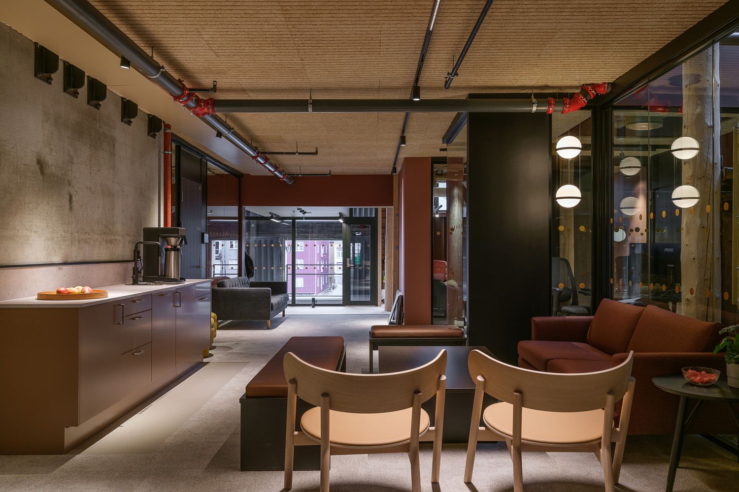 Ulik belysning i Kjøpmannsgata 15 i Trondheim