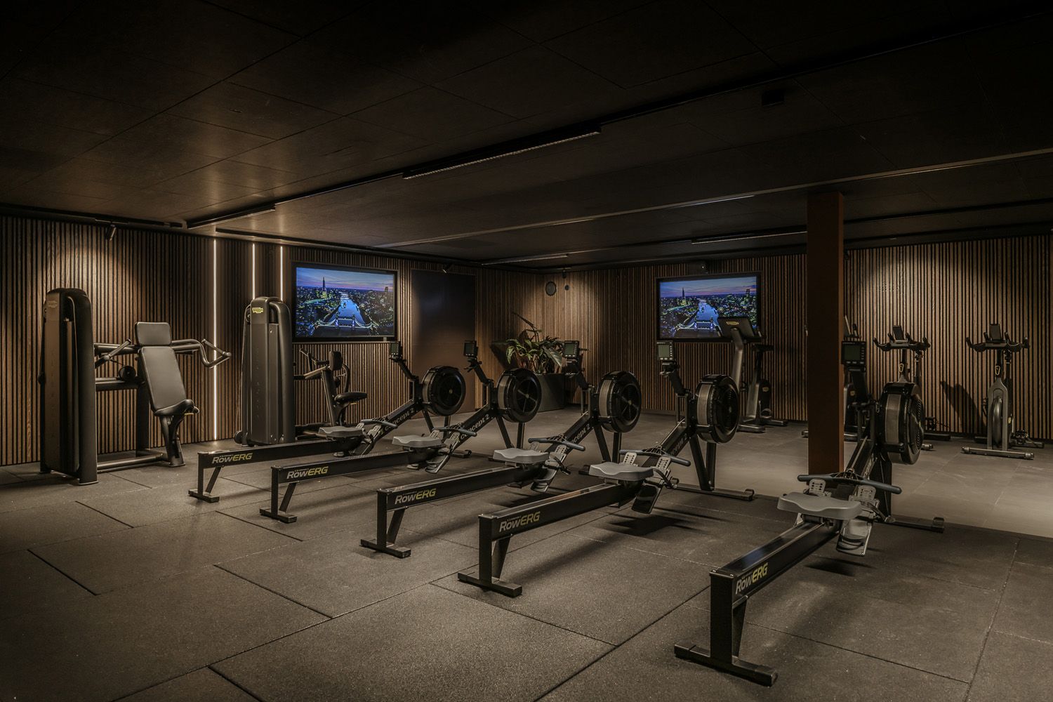 Belysning i en treningsrom hos Ragde Eiendom i Sannergata 2.
